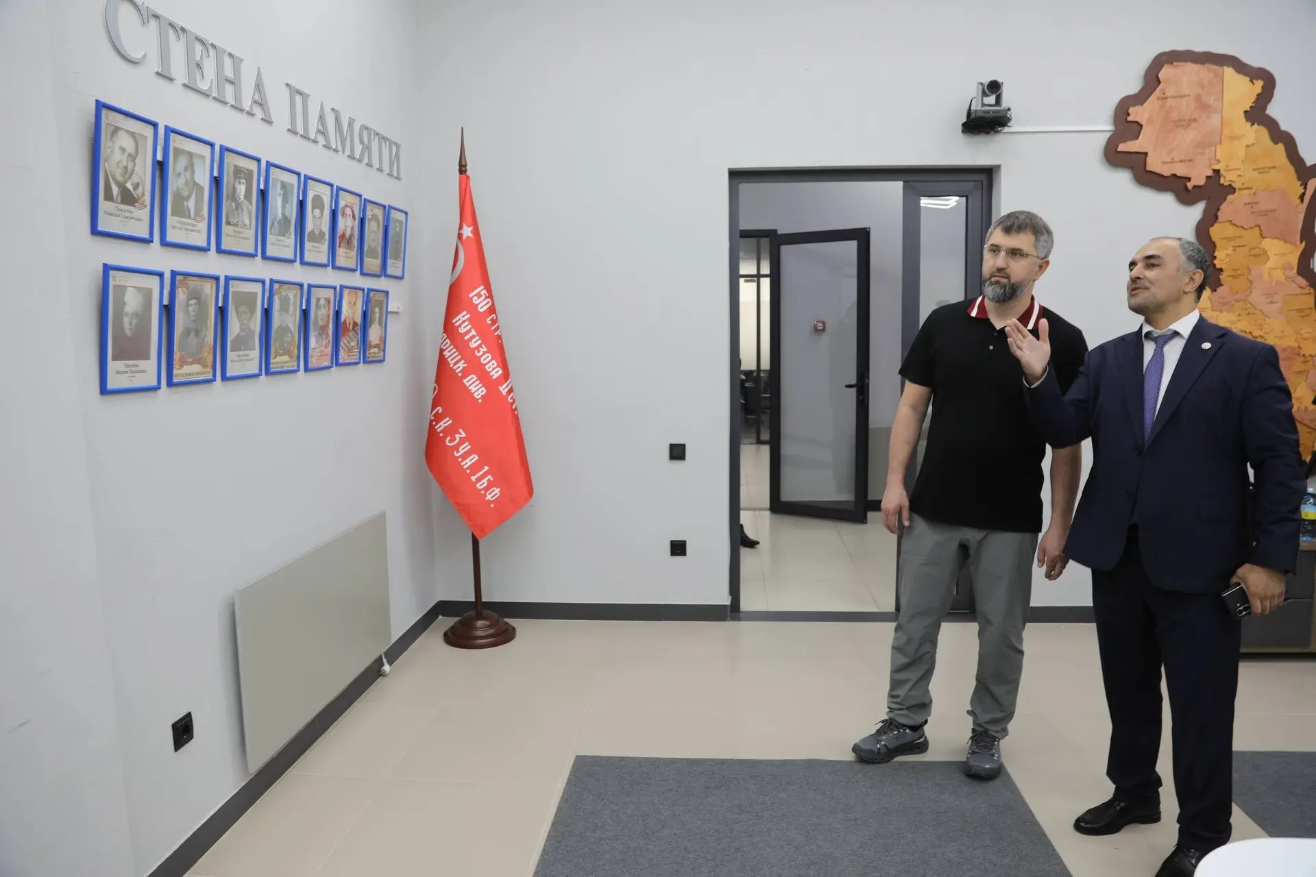 Магомед Рамазанов ознакомился с офисом Минцифры Дагестана