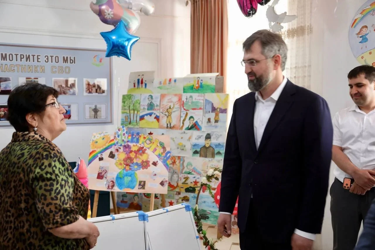 Магомед Рамазанов поздравил работников дошкольных учреждений