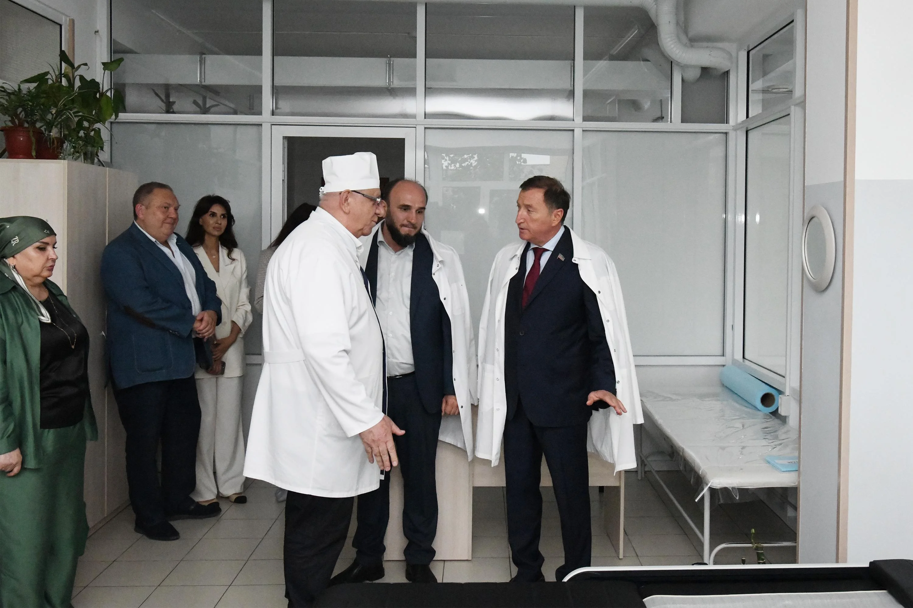 Московские врачи осмотрели 175 детей в Махачкале
