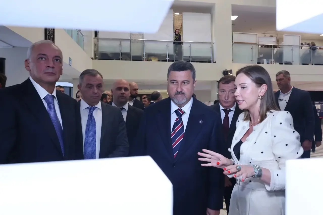 Выставку «СВОИ» показали Магомедсаламу Магомедову и Фёдору Щукину