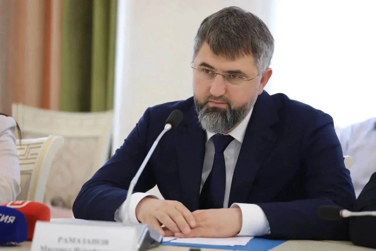 Магомед Рамазанов поздравил с Днём знаний