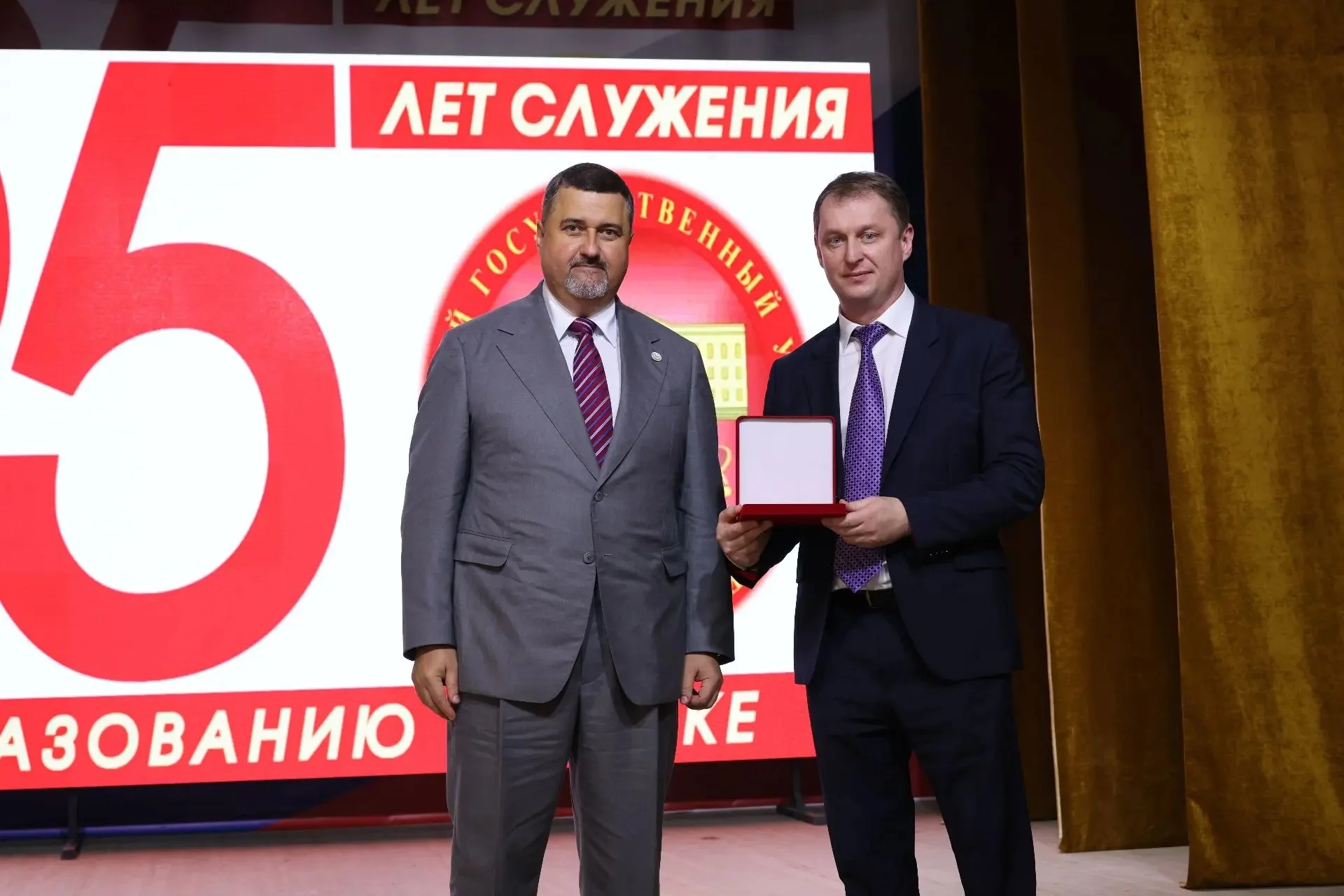 Фёдор Щукин вручил награды сотрудникам ДГУ