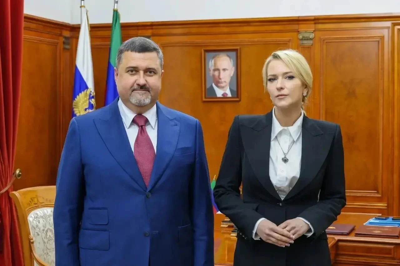 Яна Лантратова получила награду от парламента Дагестана
