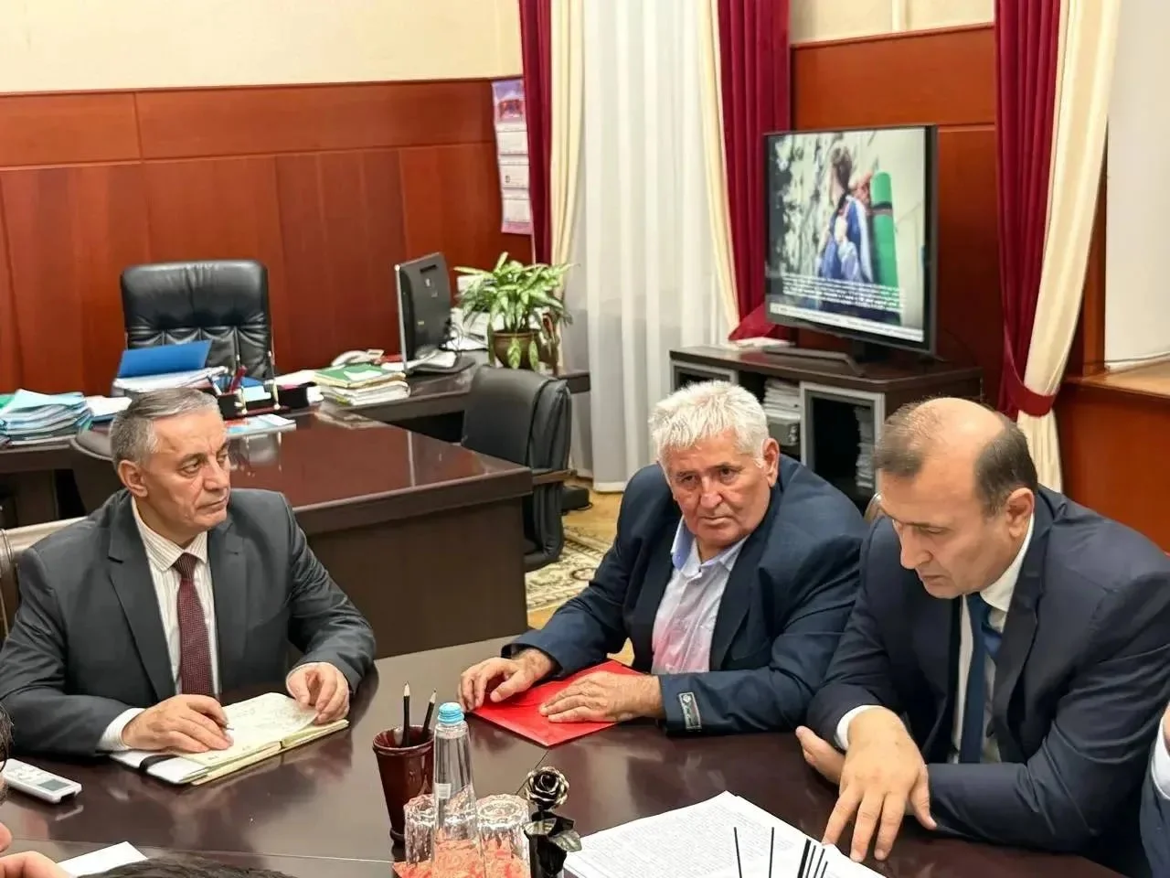 Абдурахман Махмудов поручил заасфальтировать дорогу к базе отдыха инвалидов в Дагестане