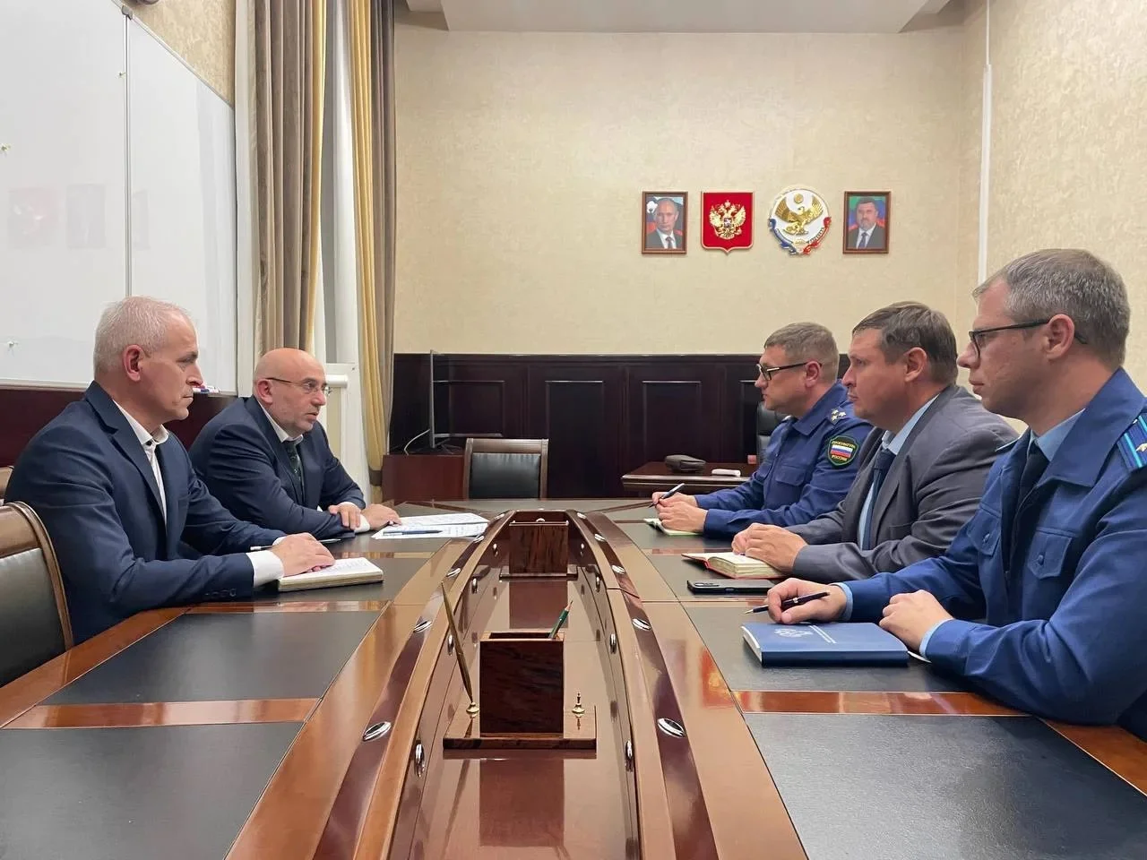 Альберт Хасауов поставил задачи по карьерам в Дагестане
