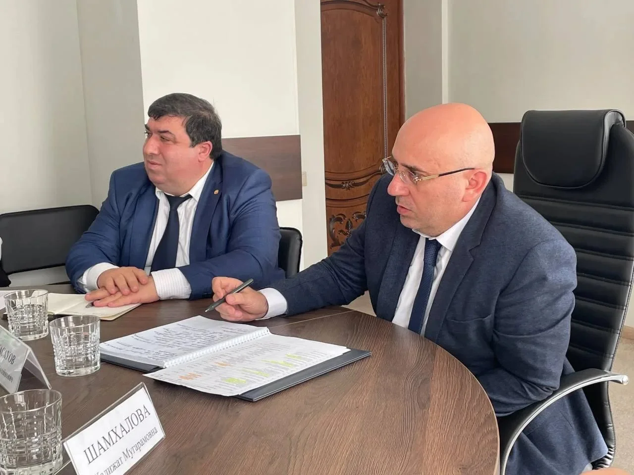 Альберт Хасауов поставил задачи комитетам Дагестана после встреч с сотрудниками