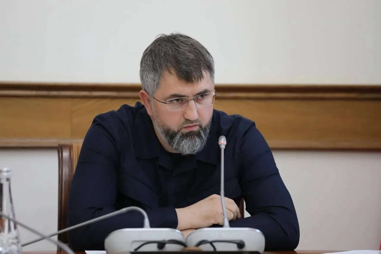 Магомед Рамазанов поручил верифицировать очередь сирот, ожидающих жильё