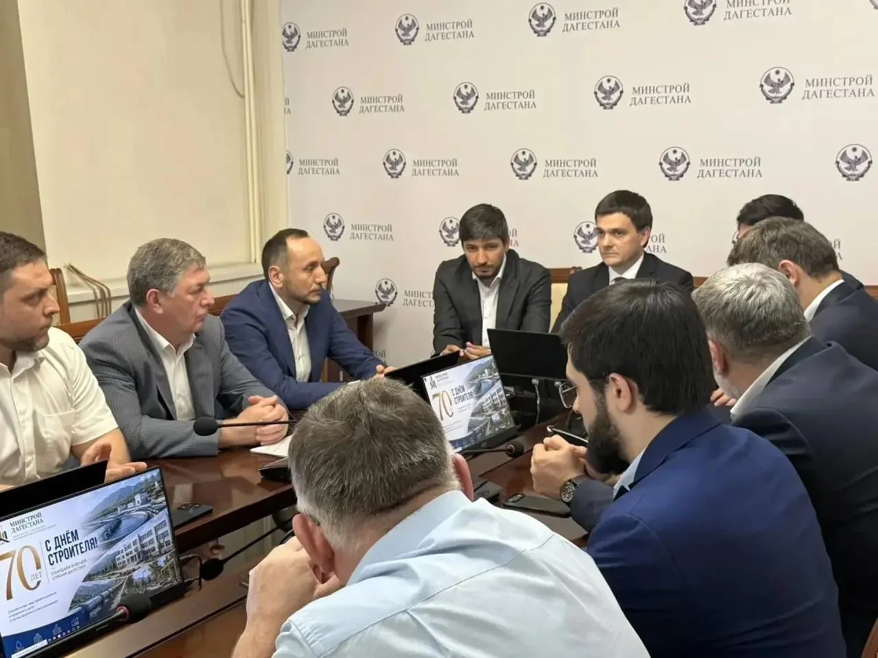 Коллективу Минстроя Дагестана представили Анвара Шамилова