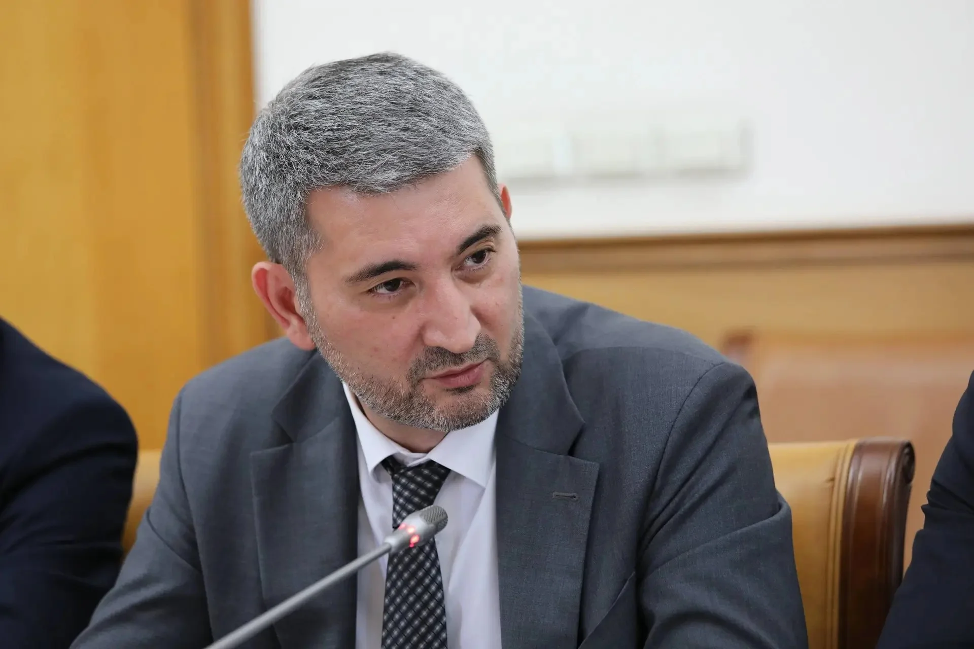 Марат Шихалиев: бензин в Дагестане подорожал до 120 рублей