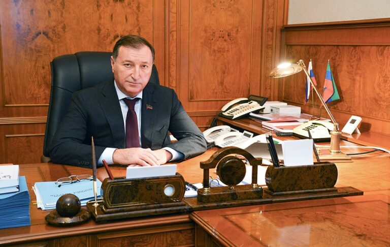Поздравление Председателя Народного Собрания РД Аскендерова З.А. с Днем единства народов Дагестана