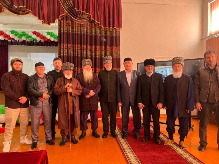 Поэт  Дакаев  Саь1идбек  дагалоцуш…