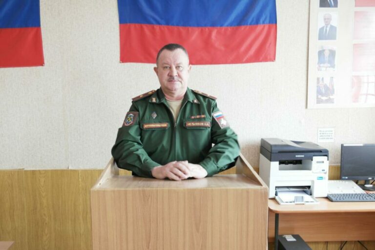 Военный комиссар Тарумовского и Ногайского районов поясняет о ходе и порядке прохождения призывной комиссии
