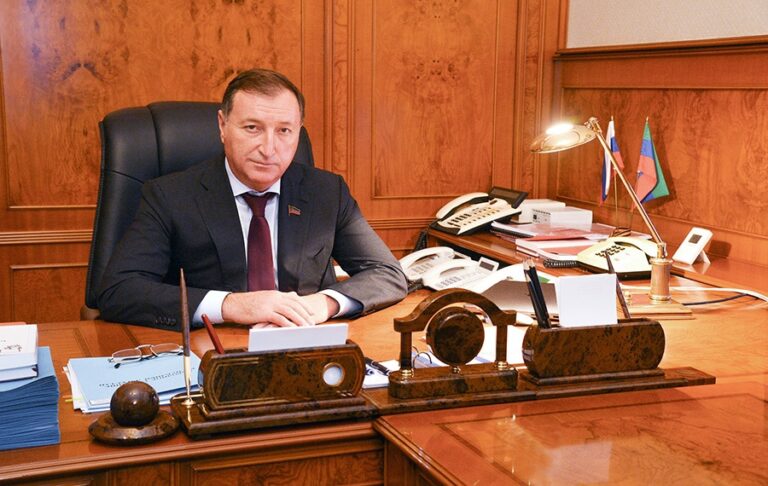 Поздравление Председателя Народного Собрания РД Аскендерова З.А. к Дню Героев Отечества