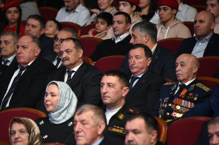 Заур Аскендеров принял участие в торжественном мероприятии, посвященном Дню защитника Отечества