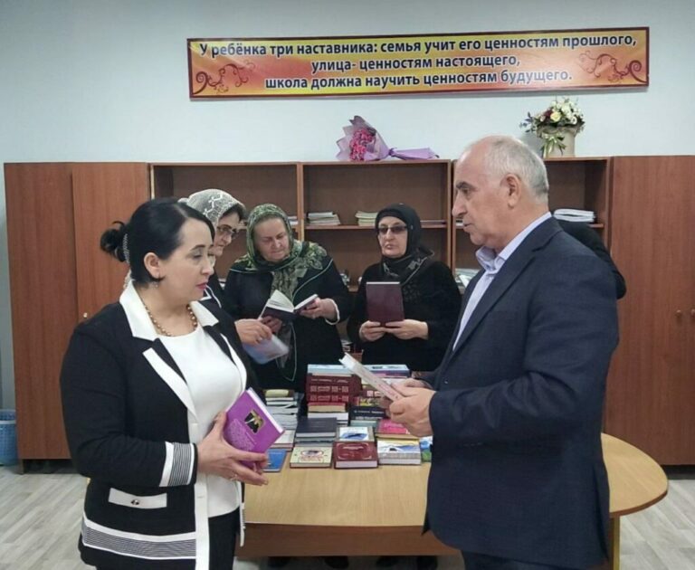 «100 книг в подарок родной школе»