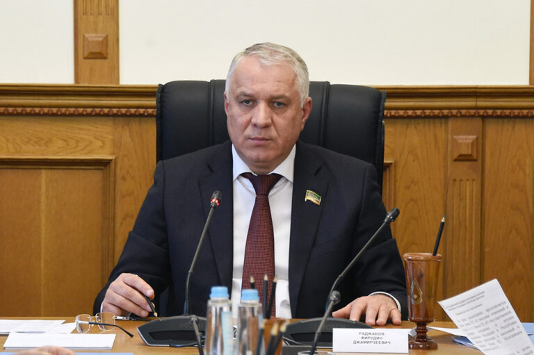Фирудин Раджабов: «Уверен, что в Послании будут затронуты все вопросы, интересующие жителей нашей республики»
