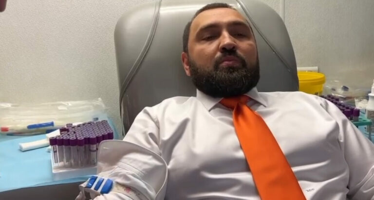 Депутат Хамзаев сдал кровь для пострадавших от терактов в Дагестане и Севастополе