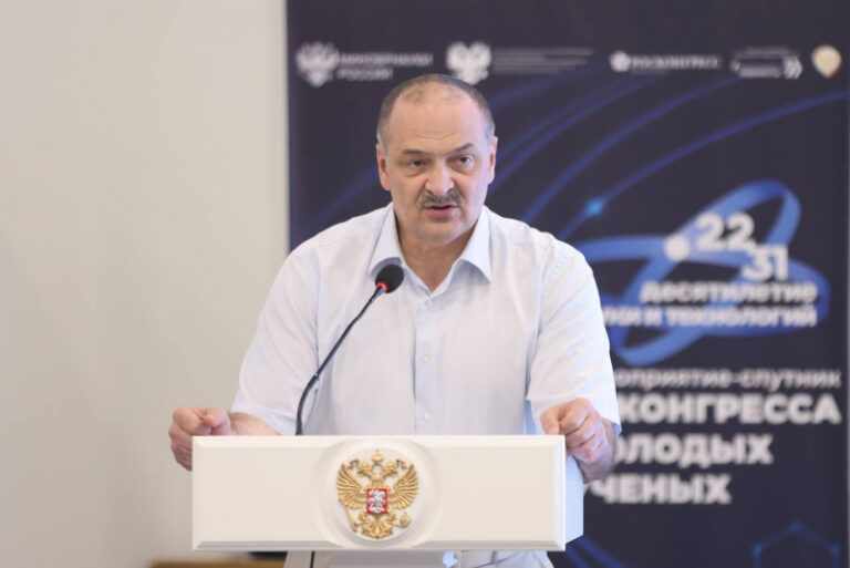 Сергей Меликов принял участие в пленарном заседании мероприятия-спутника IV Конгресса молодых ученых