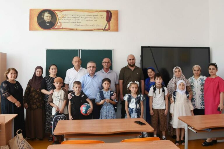 Юрий Левицкий посетил школу в Бабаюрте
