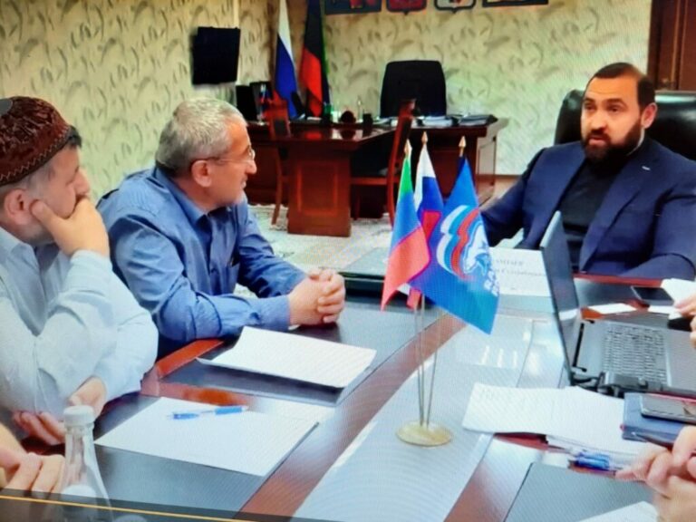 Депутат Хамзаев провел прием граждан из Хасавюрта и Хасавюртовского района