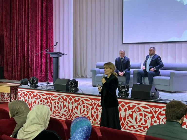 Советники Главы Республики Дагестан провели беседу с агульскими учащимися