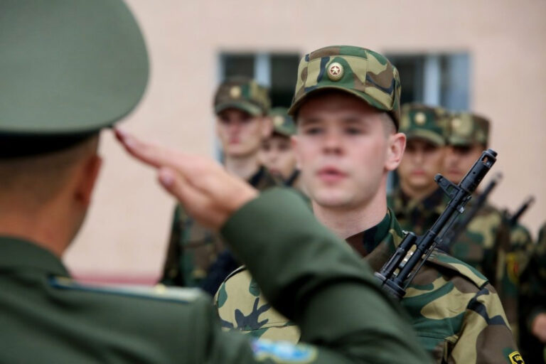 "Армия делает из юноши настоящего мужчину..."
