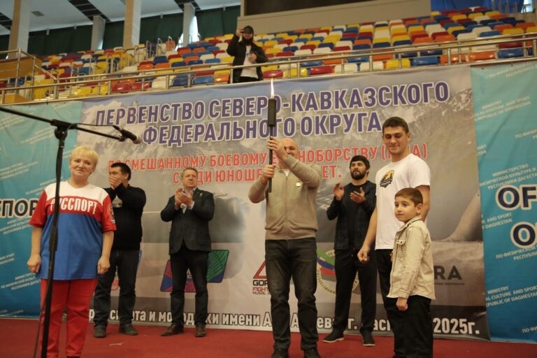 Сын участника СВО пронес факел эстафеты Олимпиады народов мира в Каспийске