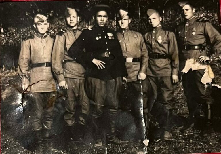 Дед и внук — участники исторических военных парадов