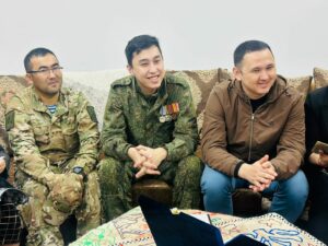 Вот они герои рядом с нами