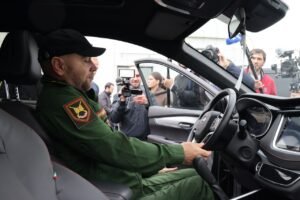 Адаптированные автомобили для раненых военнослужащих вручили в Дагестане