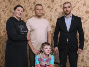 Депутат Гасан Османов оказал поддержку семье мобилизованного с ребёнком-инвалидом