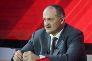 Сергей Меликов дает развернутые ответы в ходе полуторачасового эфира