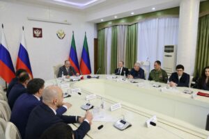 Сергей Меликов почтил память героев разных поколений в День Героев Отечества