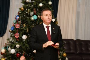 «Елка желаний»: Заур Аскендеров подарил детям Дагестана новогоднее чудо