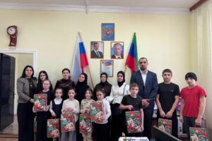 Имран Аваев подарил праздник школьникам Махачкалы