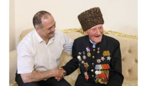 Сергей Меликов назвал 102-летнего Героя России учителем для нового поколения