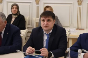 Более 12 тысяч обращений дагестанцев в соцсетях обсудили на совещании у Сергея Меликова