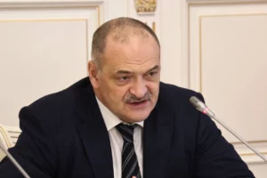 Сергей Меликов обсудил ключевые вопросы развития Дагестана на ежемесячном совещании
