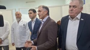 Депутаты поздравили медиков Махачкалинской больницы с наступающим Новым годом