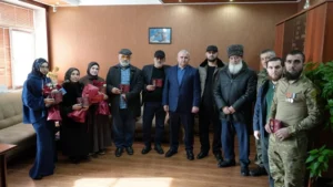 В Казбековском районе вручили награды семьям погибших героев