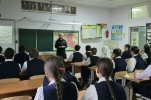 Депутаты Дагестана провели уроки мужества в День Сталинградской победы