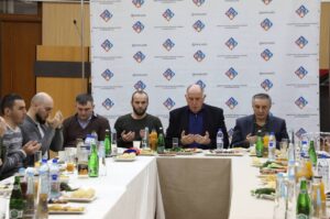 Премьер Дагестана провел ифтар для участников СВО 