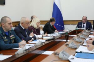 Абдулмуслим Абдулмуслимов провел совещание по безопасности в детских центрах