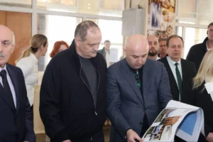 Сергей Меликов поручил сохранить облик старейшей гимназии Махачкалы