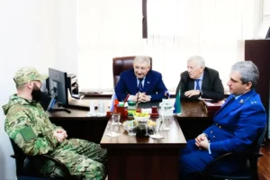 Сайгидахмед Ахмедов встретился с участником СВО в Гумбетовском районе