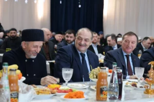 Сергей Меликов посетил шатер Рамадана в Джума-мечети Махачкалы