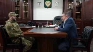 Глава Хасавюрта встретился с военнослужащим в краткосрочном отпуске