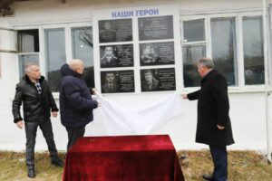 В школах Табасаранского района открыли мемориальные доски погибшим участникам СВО