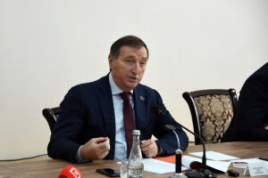 Заур Аскендеров: детям-сиротам нужны наставники и репетиторы 