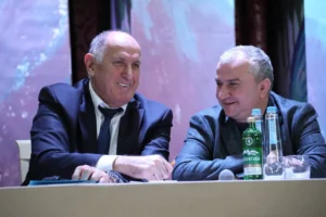 Абдулмуслим Абдулмуслимов поздравил главу Казбековского района с днём рождения
